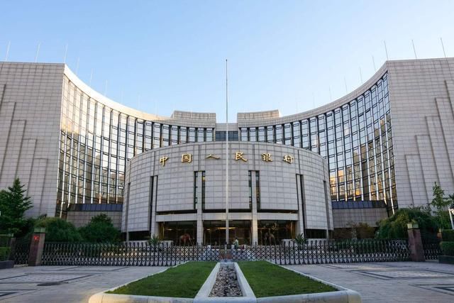 银行处处用策略打压支付宝，为什么不对微信呢？