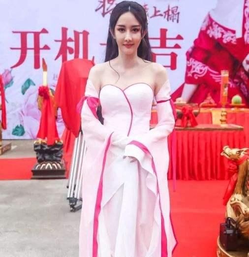 出道十多年，从演员沦落到网红，被称为娱乐圈最惨女艺人