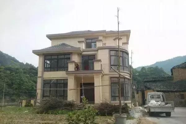 建房：28万建高颜值农村别墅，秒杀商品房，建好后老父亲很骄傲！