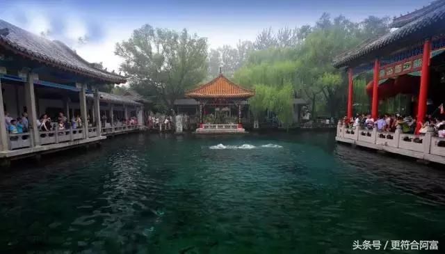 与济南千佛山，大明湖并称为济南三大名胜的趵突泉，有着什么魅力