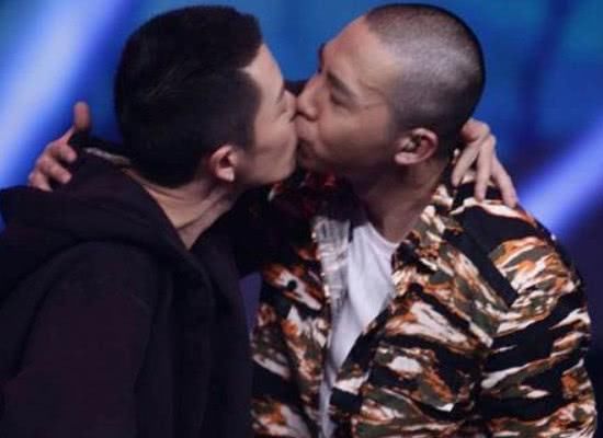 明星辣眼睛接吻照,岳云鹏强吻沈腾,最后一位