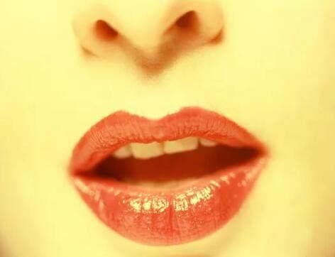 心理测试：4个嘴唇，哪个涂了“毒药”？测出你内心的阴暗指数！