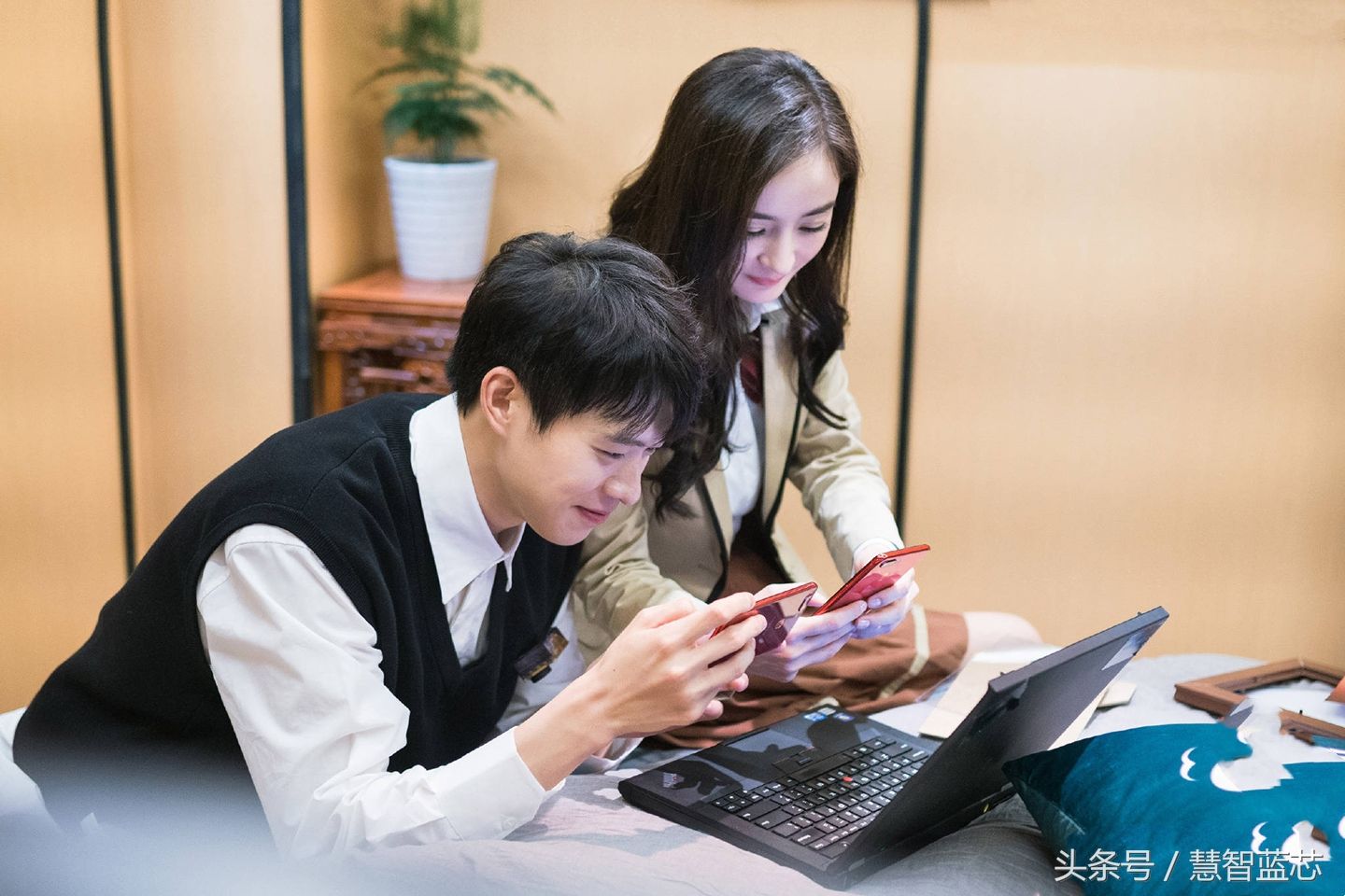 《我是大侦探》杨幂男装帅气,白敬亭魏大勋干