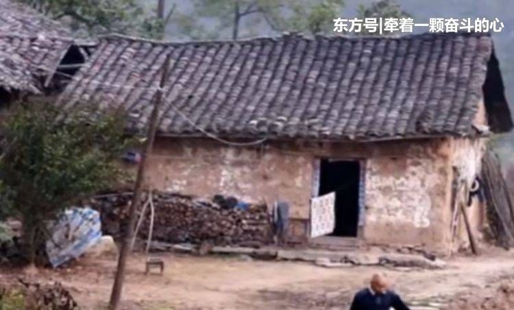 公婆大闹儿媳娘家，爬上房顶又吵又闹，原因让人尴尬无比