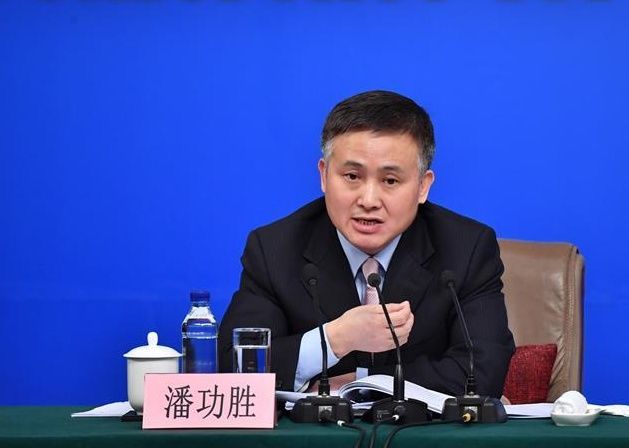 央行副行长潘功胜:房地产金融风险可控，但家庭部门杠杆率增长迅