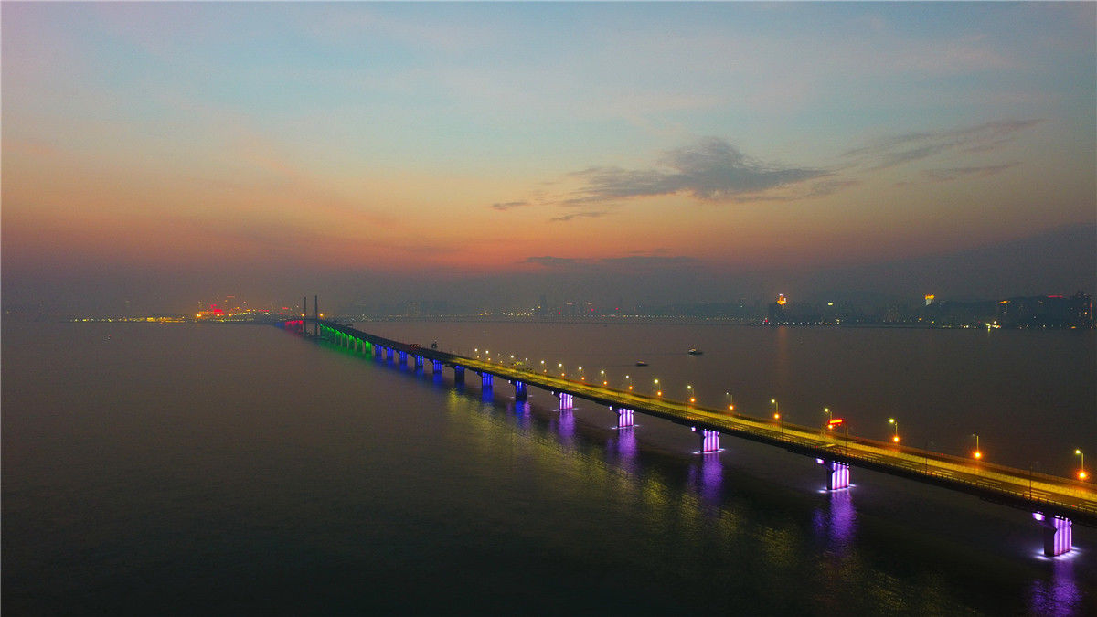 港珠澳跨海大桥,造价720亿,香港到珠海30分钟