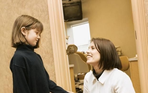 附近的人打招呼