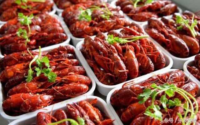 合肥人看世界杯的标配:吃小龙虾喝啤酒!你是这