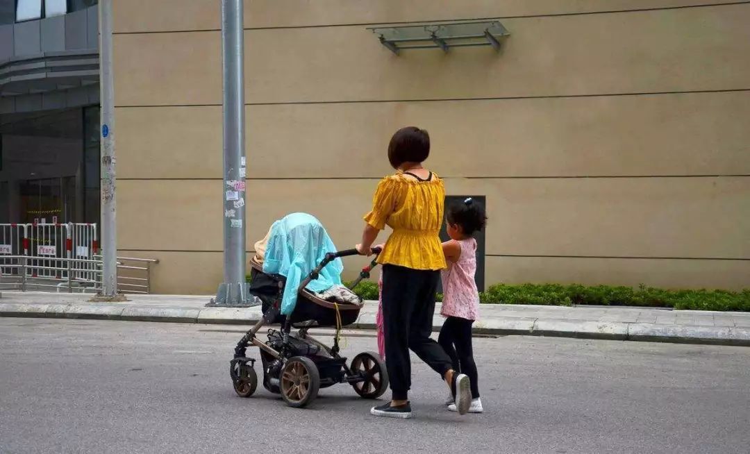 章子怡怀二胎,郭晶晶生三胎!怀孕的苦与累,别人