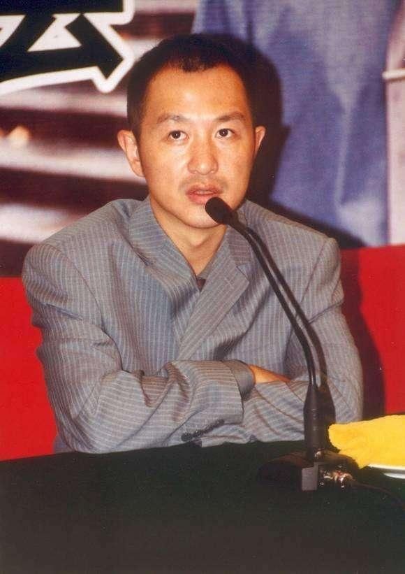 他是《大中国》的原唱,章子怡的绯闻男友,染病