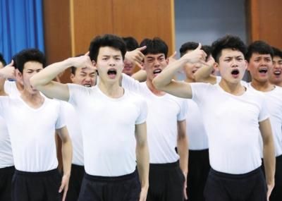 河南郑州:一群聋人大学生在无声世界中翩翩起
