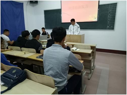 咸宁职业技术学院举行学习党的十九大精神主题班会