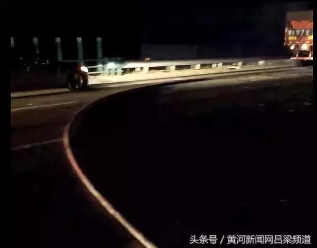 高速公路突现拦路虎 一根钢管导致京昆高速中断交通一小时