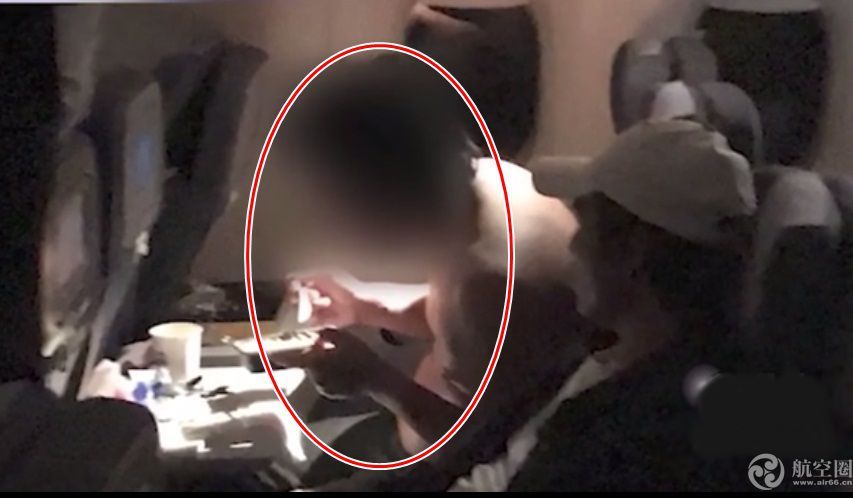 太恶心!乘客把屎涂满厕所 飞香港国际航班被迫