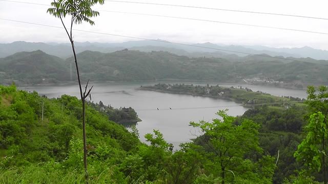 浙江杭州淳安县千岛湖与陕西安康赢湖美景媲美