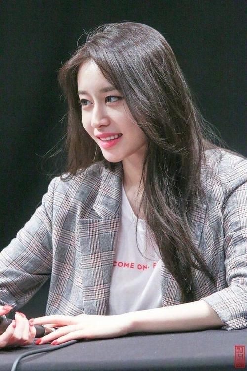 韩国性感知性照小集,李成敏祖宗、朴智妍西装在性感美女前跳舞女星墓图片