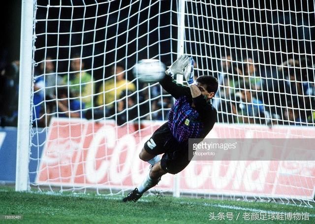 世界杯足球鞋回顾,1990意大利之夏,登场足球鞋