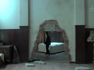 搞笑GIF:表情看样是抽烟了,这失恋的姑娘好a表情士奇图搞笑扮狼哈图片