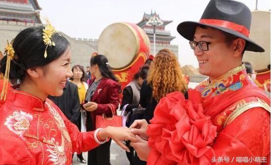 婆婆重病，我妈带红包看望，饭后妈出去转了圈，回来劝我离婚