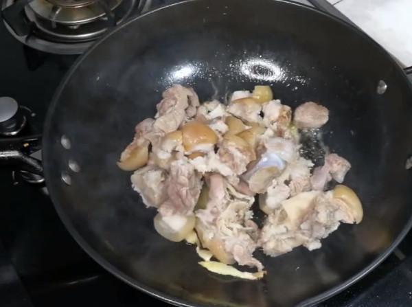 猪脚怎么煮香 t012bc190fbafc11087.jpg