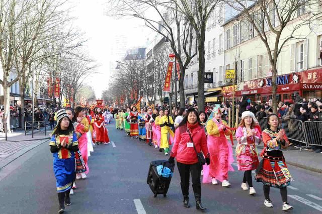 巴黎13区举行春节彩妆游行 华裔新生代走上前台