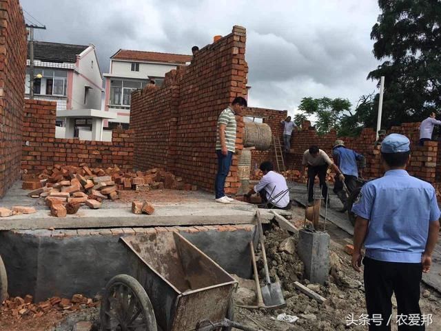 农村规划全面叫停农村建房，那住着危房的那类人怎么办?