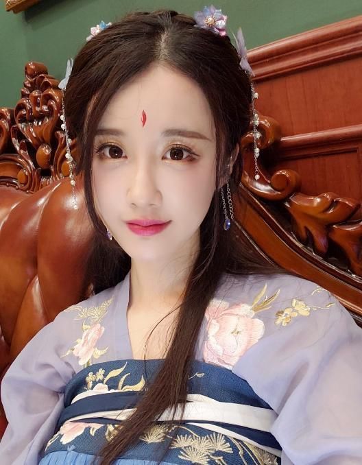 轩子晒自己王者账号，本命英雄硬汉程咬金，看见胜率网友惊了!