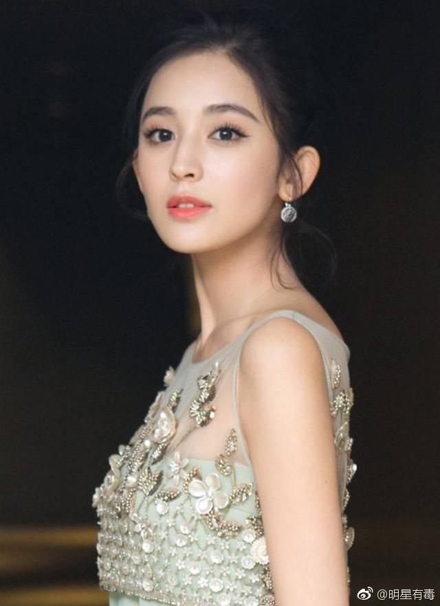 女明星十八岁照片,整没整容一眼便知!郑爽清纯