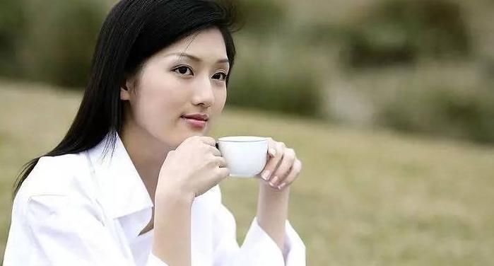 金秀老师:五官正不正看出一个人是否走运