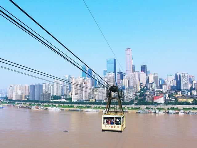 重庆网红景点将拆除，轻轨穿塔而过一幕难再现