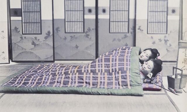 日本人为什么习惯睡在地上,而不是睡在床上?看