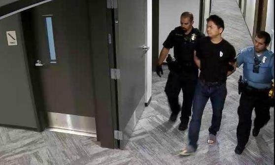 神秘人再放料,疑似刘强东被警方带走视频!镜头
