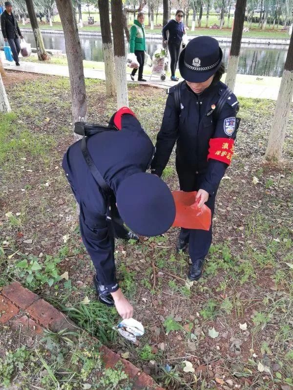 昆明市公安局团委组织志愿者参加关爱滇池志