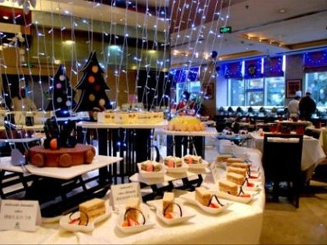 自助餐厅这么便宜还不赔钱?他们是靠什么赚钱