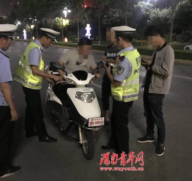 城三男子酒后骑摩托车被查,阻挠交警办案,被传唤
