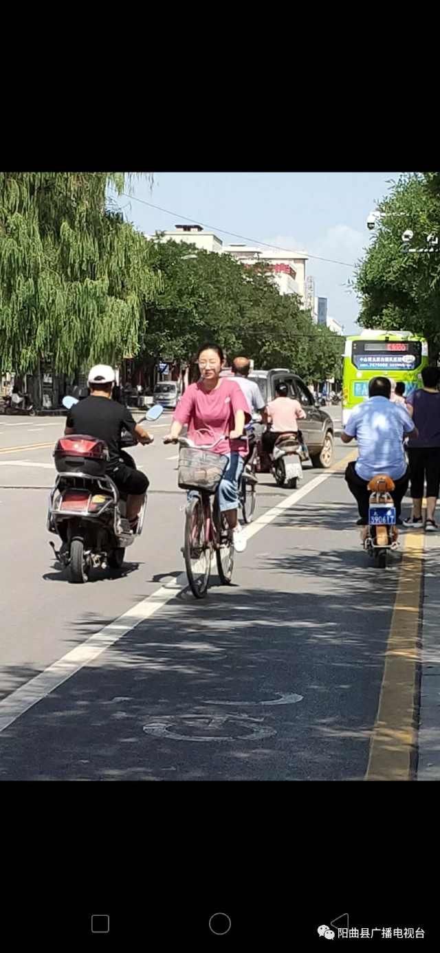 不按规定车道行驶