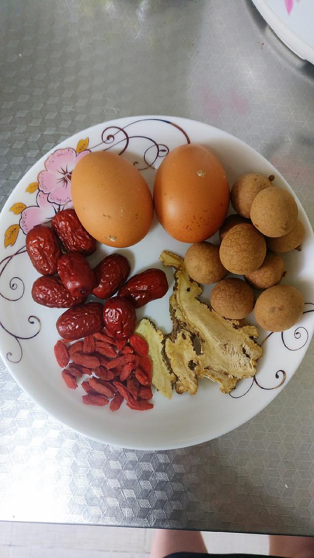 女生爱自己，来一碗补气补血的当归红枣鸡蛋吧!男朋友也要记住!