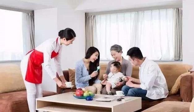 保姆单独带娃,宝妈看了监控画面泪如雨下:面试保姆这几点很重要 新利18 在线登陆