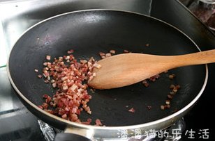 黑豆浆和黑豆培根饼