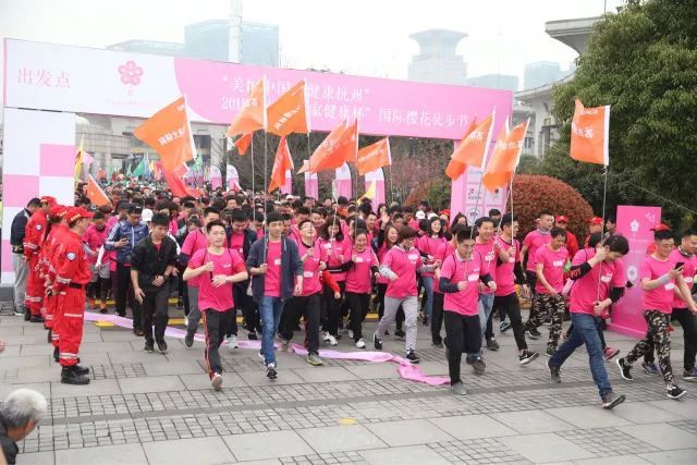 5000人一起徒步看樱花？！人从众，花美，人更美！