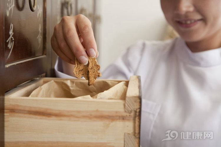 用中药怎么防止伤肝？把好三道关！医生没有一次性说