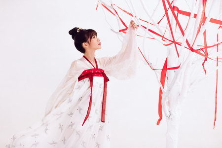 SING女团《寄明月》MV获好评 网友:古风舞蹈