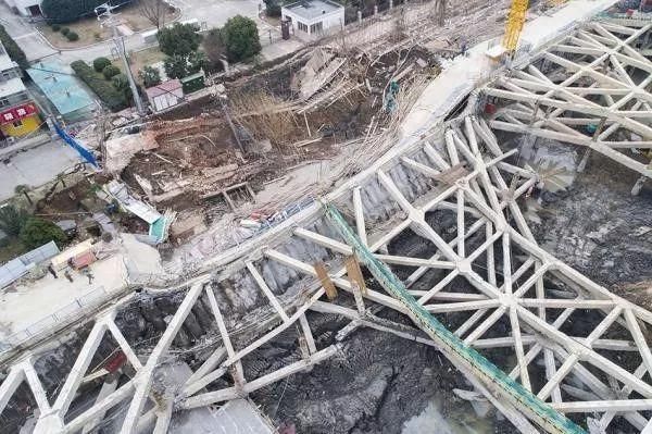 【跟踪】南京龙湖一在建工地塌陷已两月有余 事发原因仍未确认
