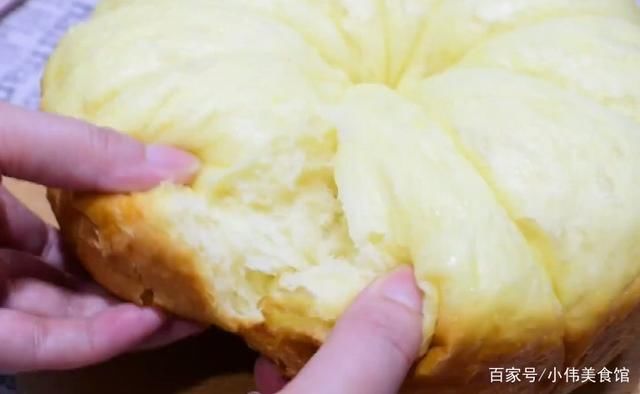 不用烤箱也能做面包,把面扔进锅中,香气扑鼻味道赞