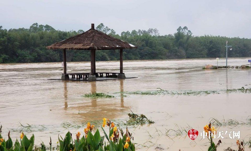 广东江门恩平普降大暴雨 路桥设施被洪水冲毁