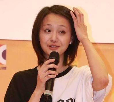 郑爽嘴巴怎么有个疤痕,郑爽嘴巴怎么受伤了是