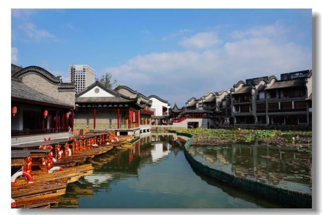 斥资20多亿建造人造古镇，原以为会吸引很多人，但游客却不买账