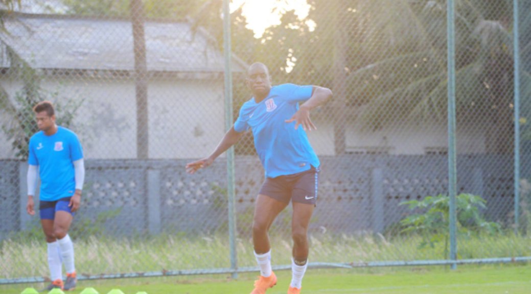 上海绿地申花备战自贸港杯国际足球赛,全体球