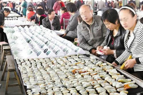 最坑人的3个旅游景点，30块破石头卖到上万块，网友：听到名字都