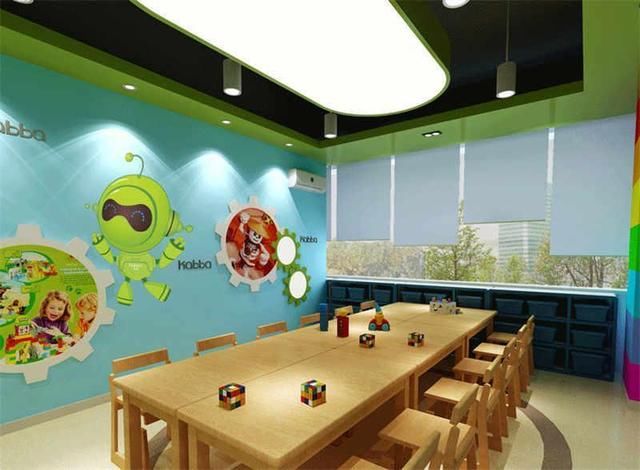 二、幼儿园卫生间防水注意事项 1、墙面在做防水工程的时候,防水层要在铺设瓷砖之前弄好。 2、防水材料的选择也是非常重要的,只有选择好的涂料,才不会出现墙面脱落的现象,一旦出现脱落的话,就很难起到防水的作用,一定要根据严格的防水测试,才能够开始其他的项目。 3、卫生间当中的墙内水管内部的凹槽防水也要做到位,在施工的过程当中,在管道、地漏等穿越楼板时,其孔洞周边的防水层必须认真施工。墙体内埋水管,做到合理布局,铺设水管一律做大于管径的凹槽,槽内抹灰圆滑,然后凹槽内刷防水涂料。